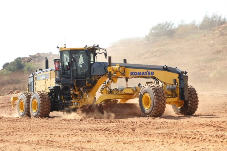 Komatsu introduces GD955-7 motor grader